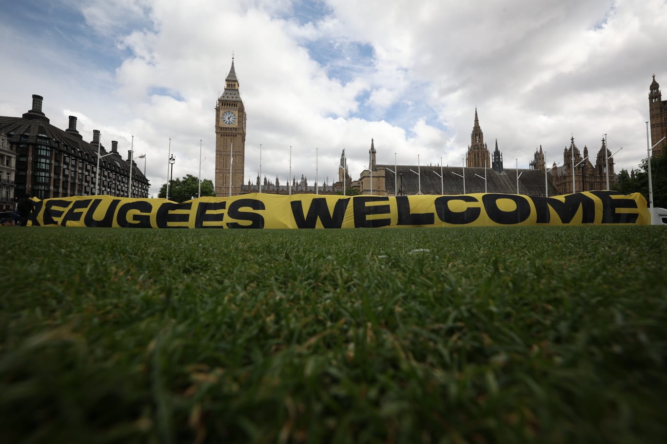Refugees welcome sign in front of big ben in london.
